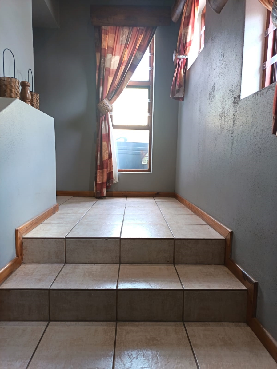 To Let 7 Bedroom Property for Rent in Humansdorp Eastern Cape
